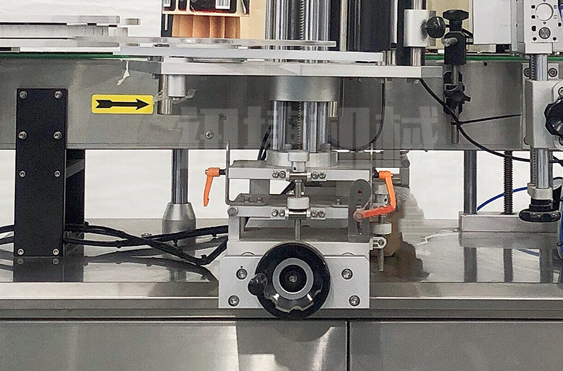 單側(cè)面貼標(biāo)機